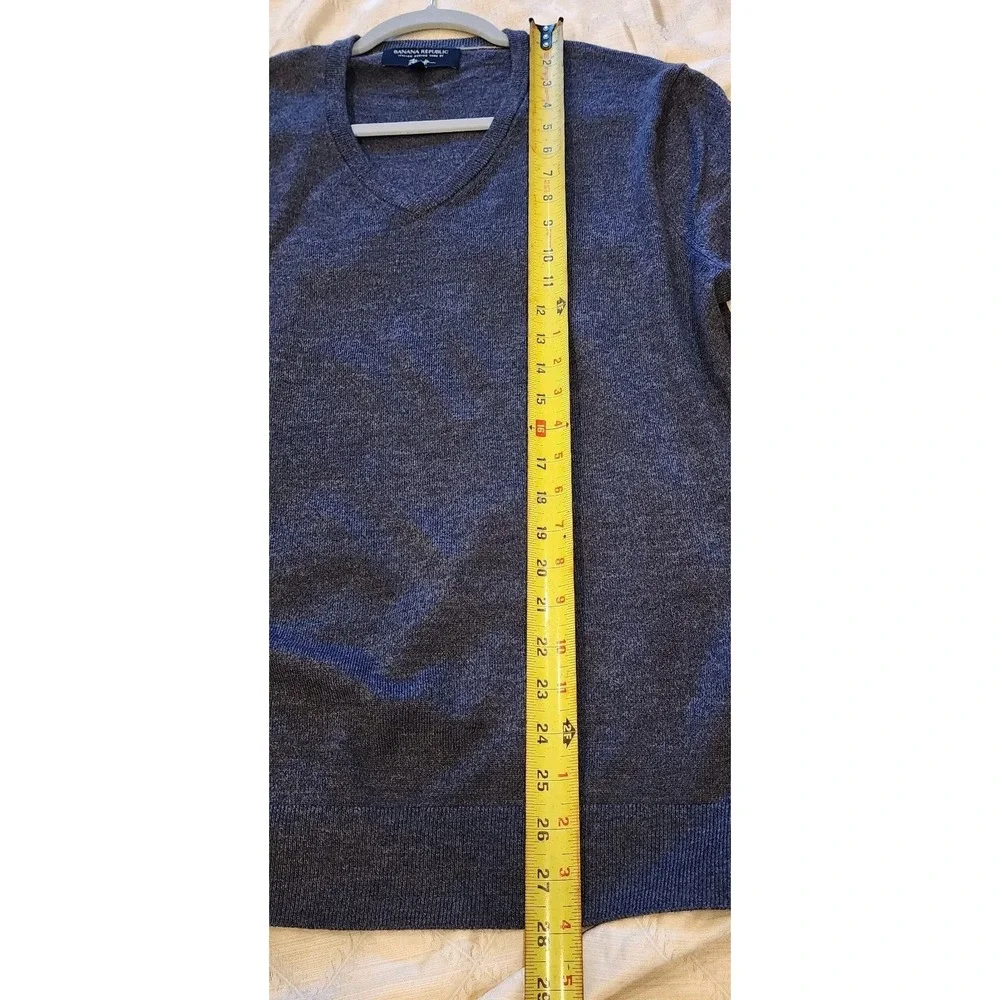 Wool Banana Republic 100% Merino Wool V-neck Sweater Size L Gray‎ Soft Preppy
